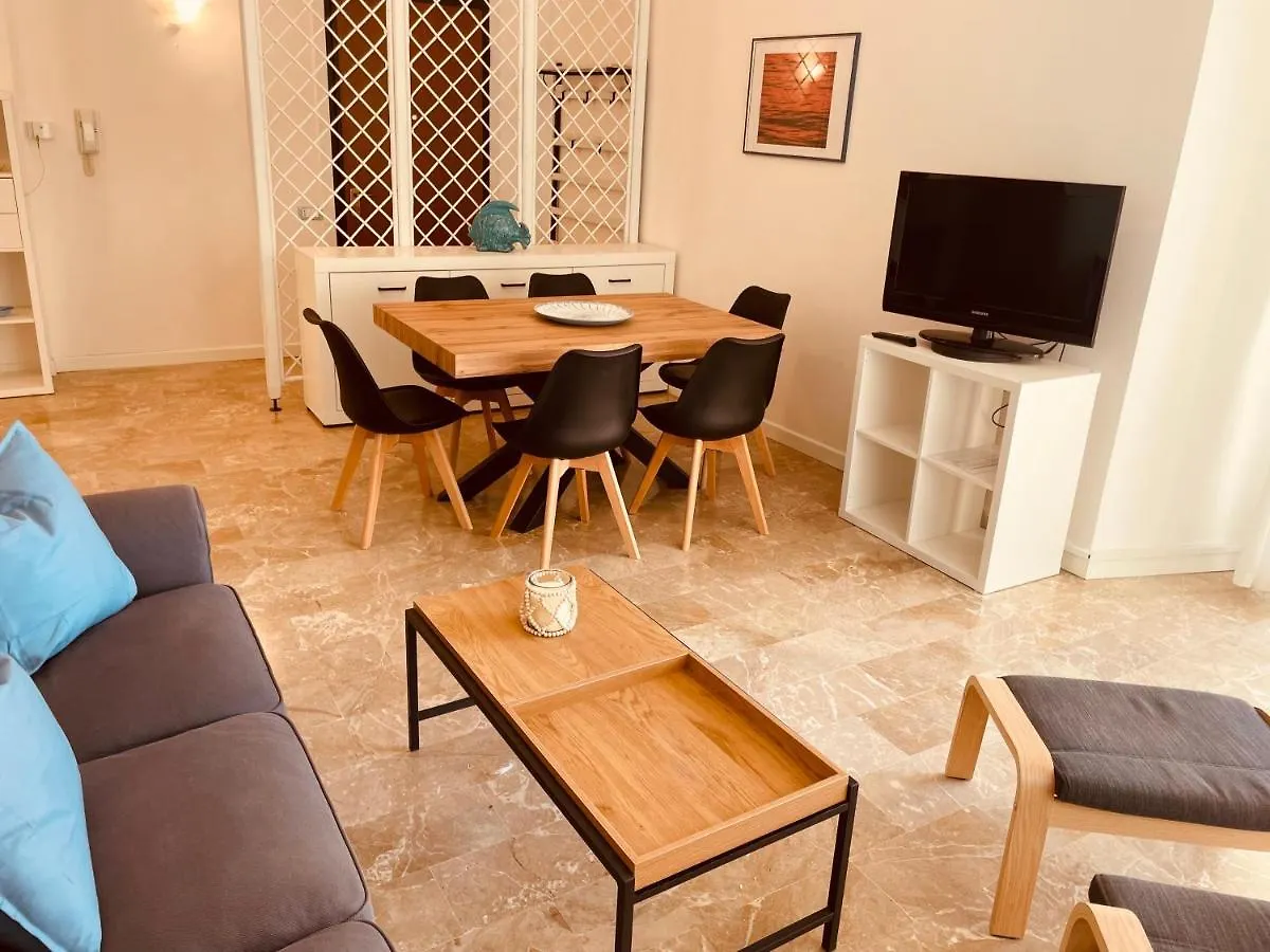 Appartamento Cima - Vista Mare, 3 Camere, Wifi, Family Apartment Lido di Jesolo Italia