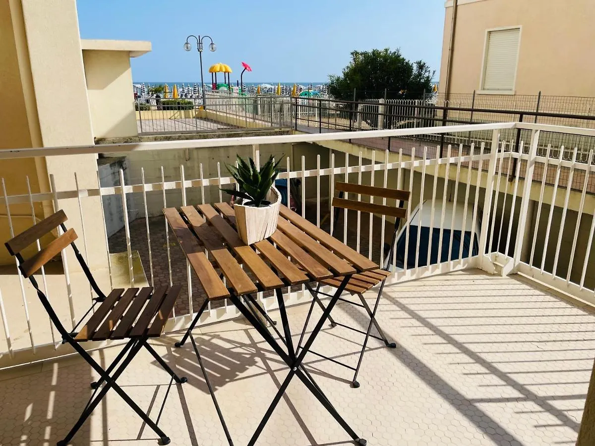 Appartamento Cima - Vista Mare, 3 Camere, Wifi, Family Apartment Lido di Jesolo Italy